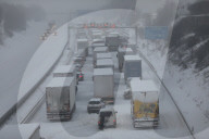 NEWS - Schneechaos in Deutschland: Autobahn 4 bei Dresden dicht