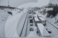 NEWS - Schneechaos in Deutschland: Autobahn 4 bei Dresden dicht