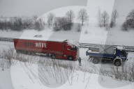 NEWS - Schneechaos in Deutschland: Autobahn 4 bei Dresden dicht