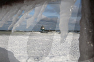 NEWS - Skurrile Eisskulpturen zieren die Molen und Häfen an der Ostsee