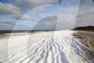 NEWS - Skurrile Eisskulpturen zieren die Molen und Häfen an der Ostsee