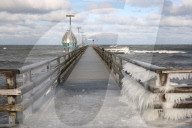 NEWS - Skurrile Eisskulpturen zieren die Molen und Häfen an der Ostsee