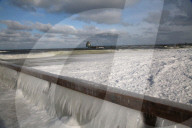 NEWS - Skurrile Eisskulpturen zieren die Molen und Häfen an der Ostsee