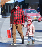 Bradley Cooper Picks Up Daughter From School - NYC