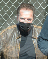 PEOPLE -  Arnold Schwarzenegger unterwegs mit dem Bike in Venice