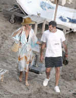 PEOPLE - Laeticia Hallyday badet mit Jalil Lespert auf St-Barth