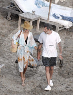 PEOPLE - Laeticia Hallyday badet mit Jalil Lespert auf St-Barth