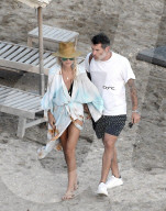 PEOPLE - Laeticia Hallyday badet mit Jalil Lespert auf St-Barth
