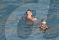 PEOPLE - Laeticia Hallyday badet mit Jalil Lespert auf St-Barth