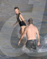 PEOPLE - Laeticia Hallyday badet mit Jalil Lespert auf St-Barth