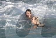 PEOPLE - Laeticia Hallyday badet mit Jalil Lespert auf St-Barth