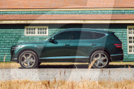 PEOPLE -  Tiger Woods bei schwerem Autounfall verletzt: Er fuhr einen Genesis GV80 SUV 