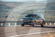 PEOPLE -  Tiger Woods bei schwerem Autounfall verletzt: Er fuhr einen Genesis GV80 SUV 