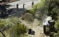 PEOPLE -  Tiger Woods bei schwerem Autounfall verletzt: Das Wrack am Unfallort