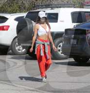 Alessandra Ambrosio Flaunts Washboard Abs During Afternoon Hike