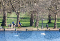 Londoners bask in unseasonally warm weather as UK Covid-19 threat level lowered
