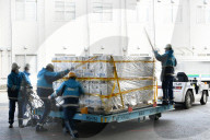 NEWS - Coronavirus: Der neue Corona-Impfstoff von Pfizer trifft am Flughafen Narita in Japan ein