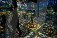 FEATURE - Die Schönheit von Mathematik, Natur und Architektur: Digitale Installation im New Yorker Artechouse
