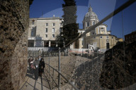 NEWS - Coronavirus:  Touristenführung durch das Mausoleo di Augusto in Rom