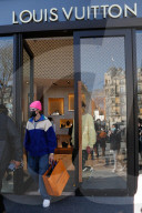 PEOPLE - Justin Bieber verlÃ¤sst den Louis Vuitton Store in Paris