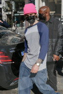 PEOPLE - Justin Bieber verlÃ¤sst den Louis Vuitton Store in Paris