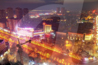FEATURE - Hell erleuchtete Nachtszenerie in Bole City, Provinz Xinjiang, China