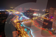 FEATURE - Hell erleuchtete Nachtszenerie in Bole City, Provinz Xinjiang, China