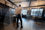 FEATURE -  Madame Tussauds Wachsfiguren im Steakhouse Peter Luger in NYC