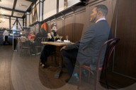 FEATURE -  Madame Tussauds Wachsfiguren im Steakhouse Peter Luger in NYC