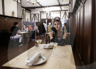 FEATURE -  Madame Tussauds Wachsfiguren im Steakhouse Peter Luger in NYC
