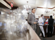 FEATURE -  Madame Tussauds Wachsfiguren im Steakhouse Peter Luger in NYC