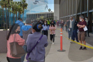 NEWS - Coronavirus: Long Beach impft jüngere Menschen mit gesundheitlichen Einschränkungen, USA