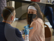 NEWS - Coronavirus: Long Beach impft jüngere Menschen mit gesundheitlichen Einschränkungen, USA