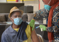 NEWS - Coronavirus: Long Beach impft jüngere Menschen mit gesundheitlichen Einschränkungen, USA