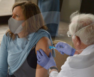 NEWS - Coronavirus: Long Beach impft jüngere Menschen mit gesundheitlichen Einschränkungen, USA