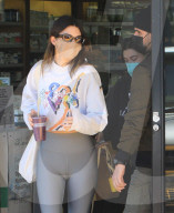 Kendall Jenner, Hailey Baldwin And Justine Skye Partake In A Morning Pilates Session