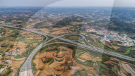 FEATURE - Farbpalette: Frühlingsfeld in Guangxi