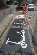 NEWS -  Feste Parkzonen für E-Scooter in Hamburg