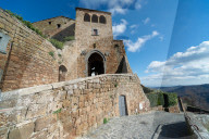 REPORTAGE - Geisterdorf Celleno in der Provinz Viterbo: Von Epidemien und Erdrutschen heimgesucht und durch ein Erdbeben im Jahr 1931 zerstört