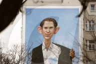 NEWS - Riesige Haderer-Karikatur in Wien zeigt "herzlosen" Bundeskanzler Sebastian Kurz