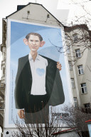 NEWS - Riesige Haderer-Karikatur in Wien zeigt "herzlosen" Bundeskanzler Sebastian Kurz