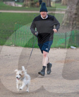 NEWS - Premier Boris Johnson joggt morgens in Westminster, London