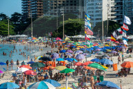 NEWS - Coronavirus:  Überfüllte Strände in Rio