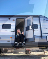 FEATURE - Lauren Smith geht mit ihrem Frettchen gern auf Tour