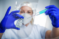 NEWS - Coronavirus: Impfung gegen Covid-19 (Symbolbilder)