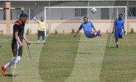 FEATURE - Amputierte in Gaza spielen ein Fussballturnier mit Krücken