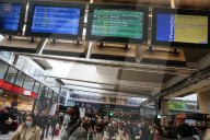 NEWS - Coronavirus: Neuer Lockdown in Paris - Reges Treiben an den Bahnhöfen