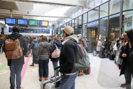 NEWS - Coronavirus: Neuer Lockdown in Paris - Reges Treiben an den Bahnhöfen