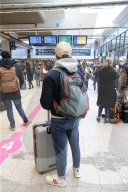 NEWS - Coronavirus: Neuer Lockdown in Paris - Reges Treiben an den Bahnhöfen
