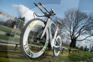 FEATURE - Fahrrad mit luftlosen Reifen, die für die Mond- und Mars-Rover-Missionen entwickelt wurden